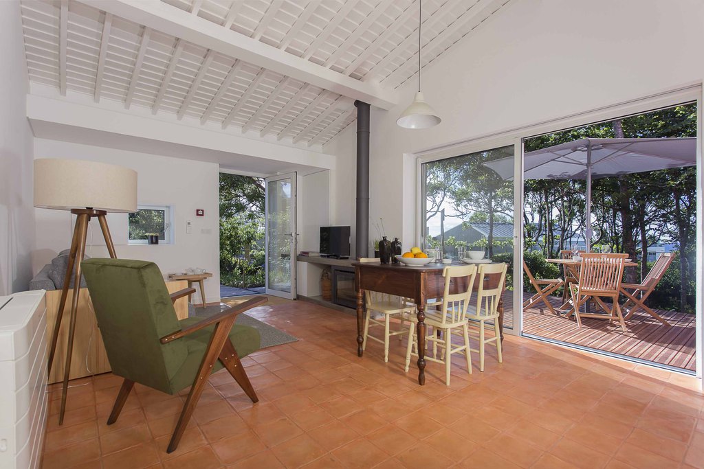 House accommodations/lodging at Quinta dos Peixes Falantes: an elegant, modern living room with sliding-door to deck