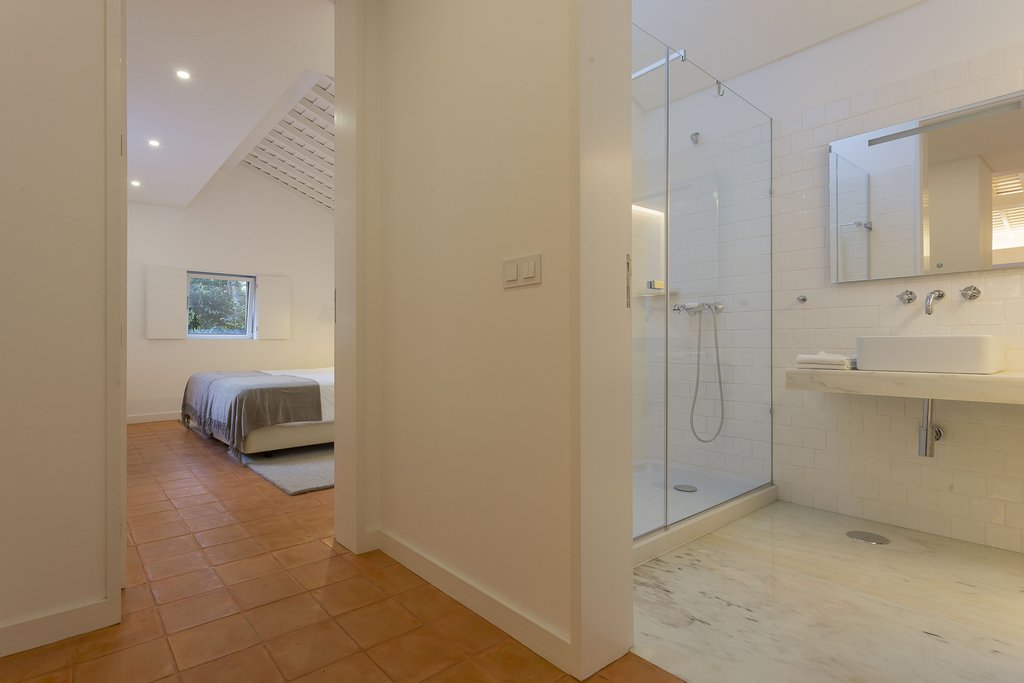 House accommodations/lodging at Quinta dos Peixes Falantes: hallway linking the bright modern bathroom with the elegant living spaces