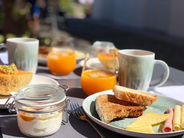 Quinta dos Peixes Falantes, São Miguel, Azores (Portugal): healthy, Continental breakfast served outdoors