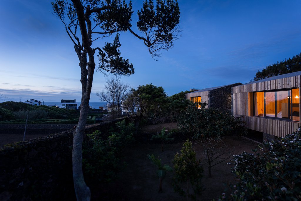 Studio accommodations/lodging at Quinta dos Peixes Falantes: studio exteriors and private gardens by sunset